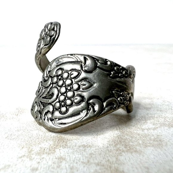 Silver Tone Floral Spoon Ring Adjustable Size 9 Vintage Style - Picture 1 of 5